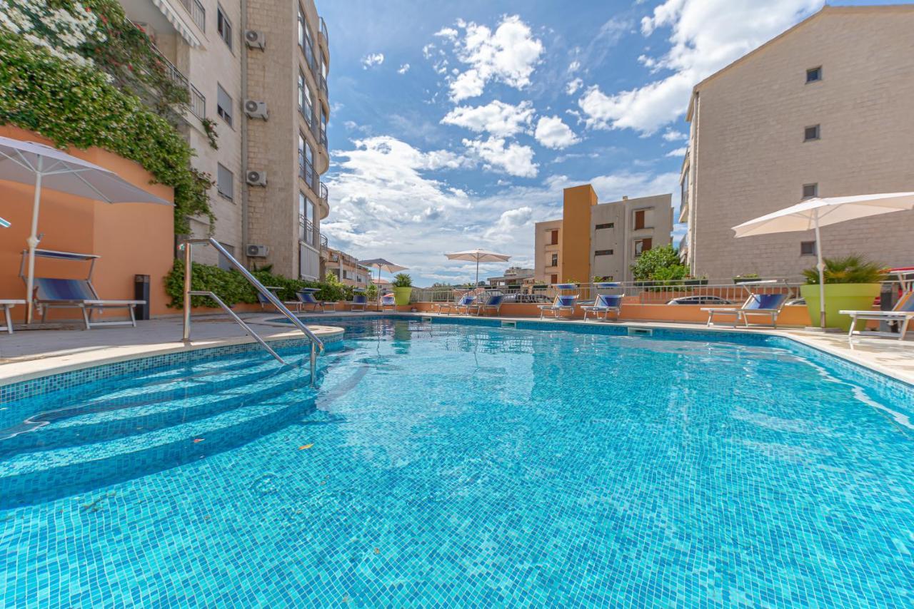Petrovac Bay Apartments Bagian luar foto