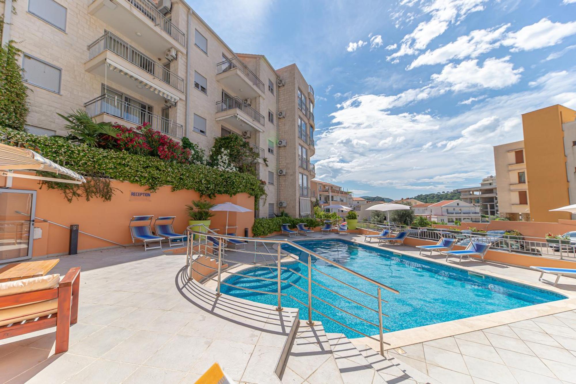 Petrovac Bay Apartments Bagian luar foto
