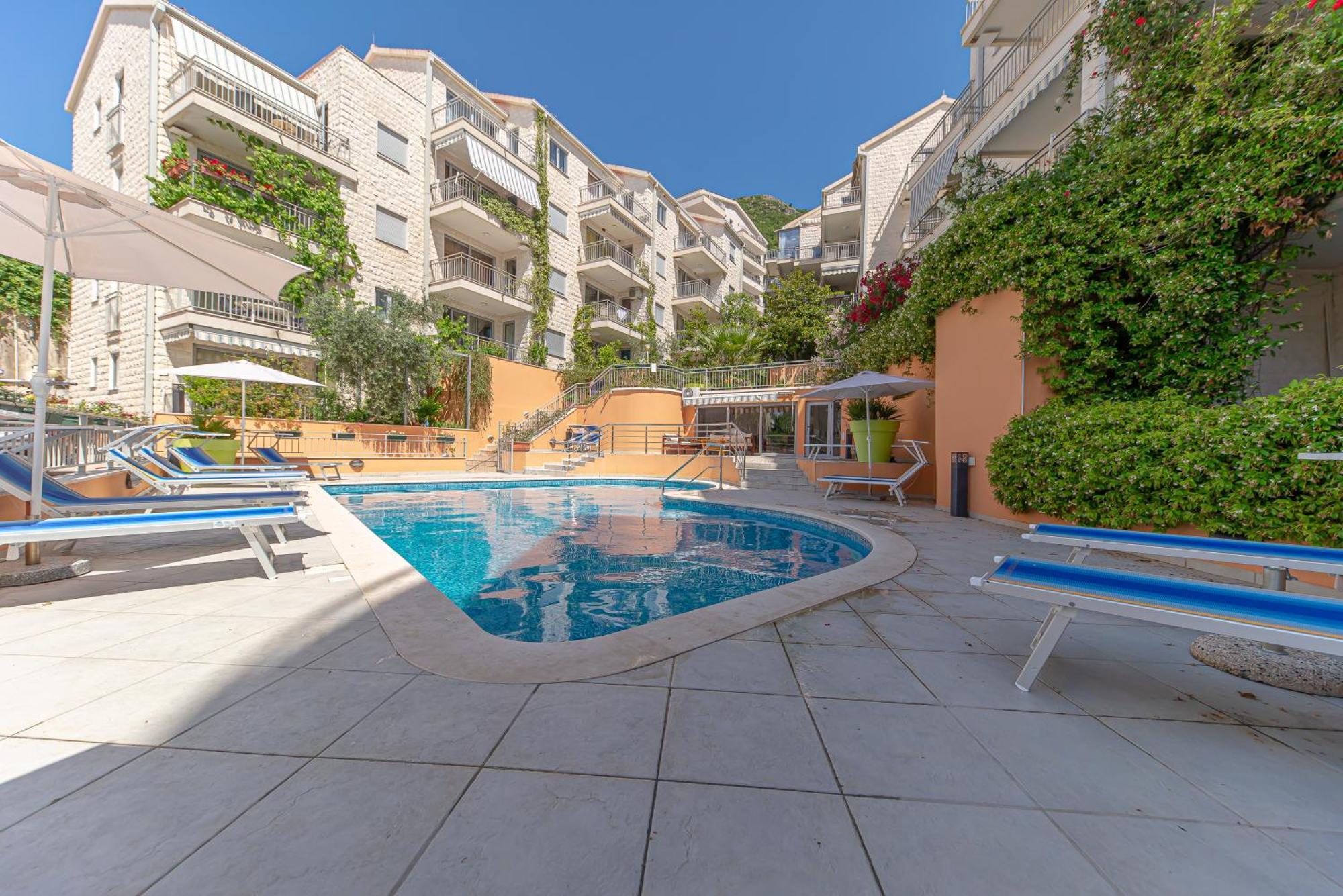Petrovac Bay Apartments Bagian luar foto