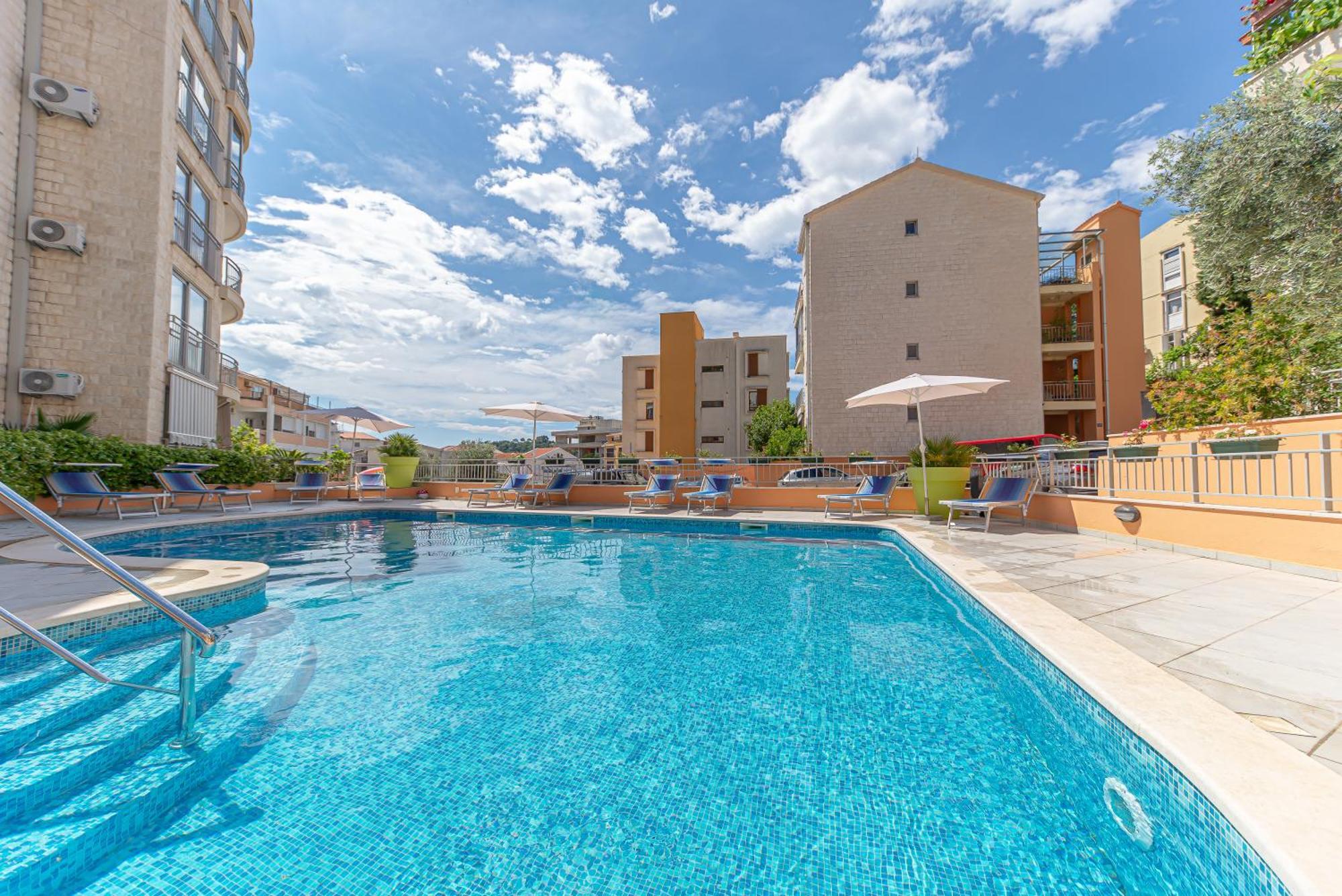 Petrovac Bay Apartments Bagian luar foto