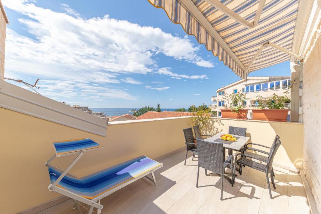 Petrovac Bay Apartments Bagian luar foto
