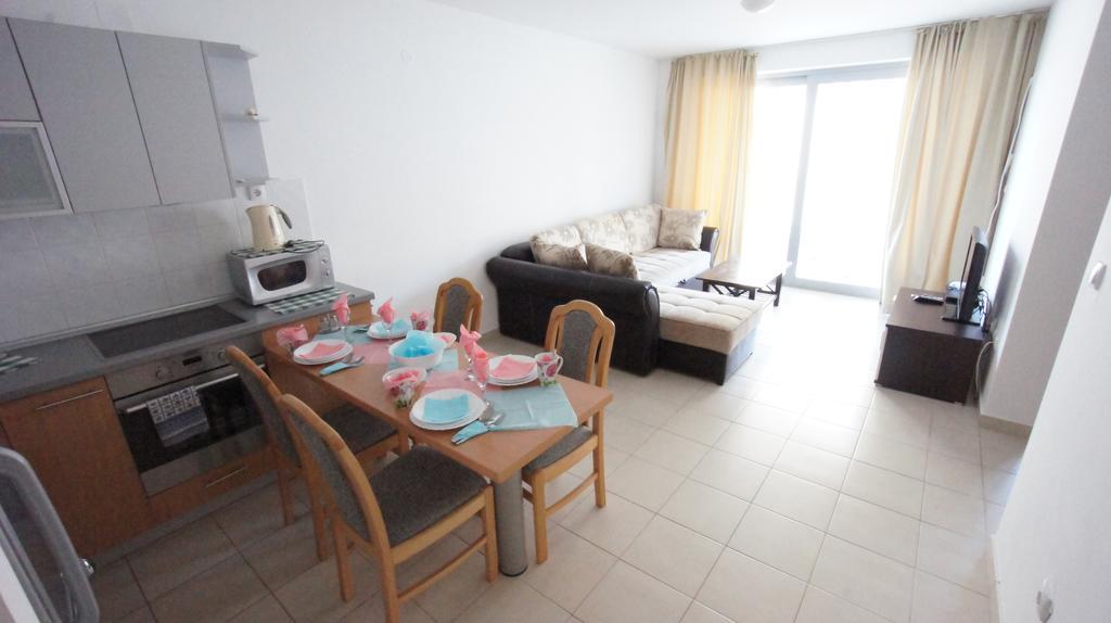 Petrovac Bay Apartments Bagian luar foto
